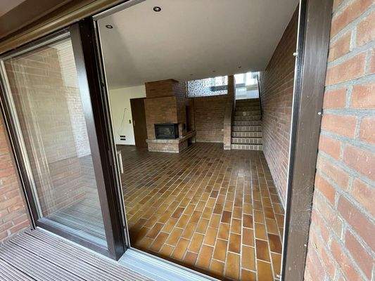 Blick von Terrasse ins WZ