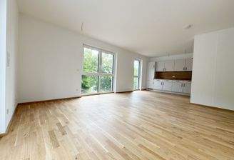 Wohnzimmer mit EBK.jpg