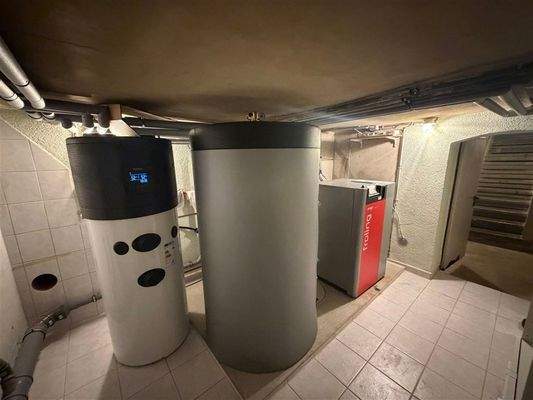 Pufferspeicher und Warmwasserwärmepumpe