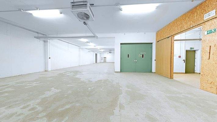 Warenannahme & Lastenaufzug