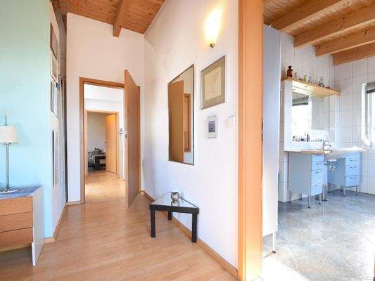 Blick vom Schlafzimmer ins ...