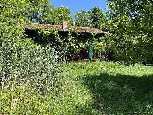 Ehemaliger Teich vorm Haus