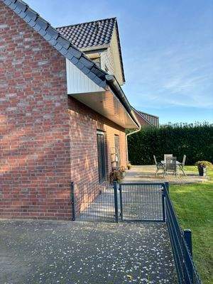 Blick auf die Terrasse und Garten