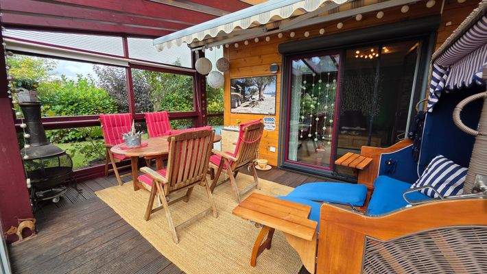 Wintergarten Blick ins Wohnzimmer