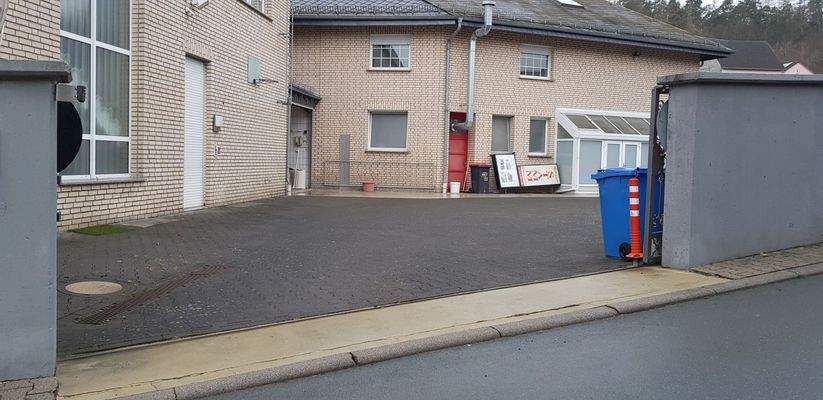 53 Hinterhof Metzgerei.jpg