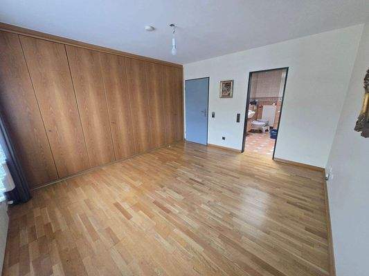 Schlafraum 3 mit eigenem Bad (1).jpg