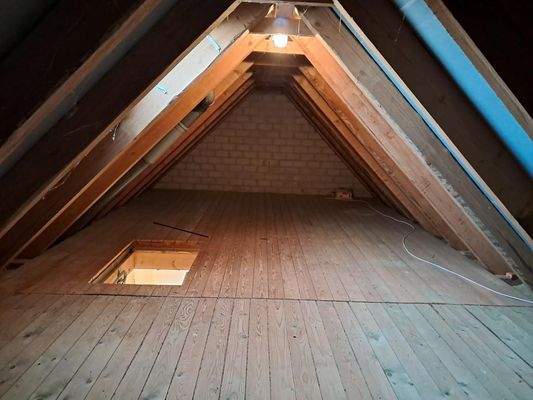 Viel Stauraum auf dem Dachboden