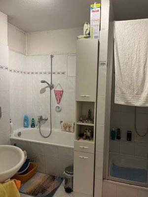 Wannenbad mit Dusche.jpg