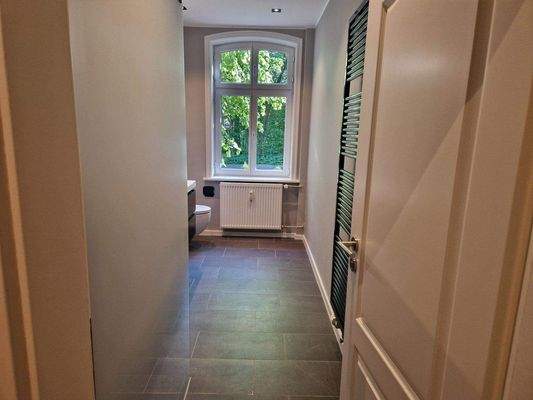 Bad mit bodengleicher Dusche