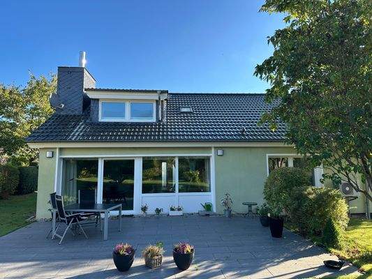 Außenansicht Westen mit Terrasse