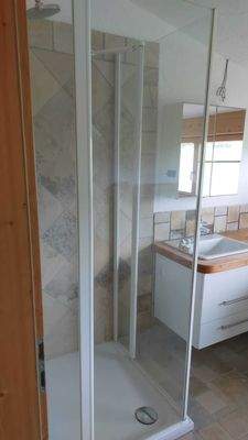 Badezimmer mit Fenster