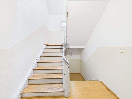 Vorderhaus_Treppenhaus_2