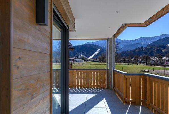 Holzverkleidete Balkone