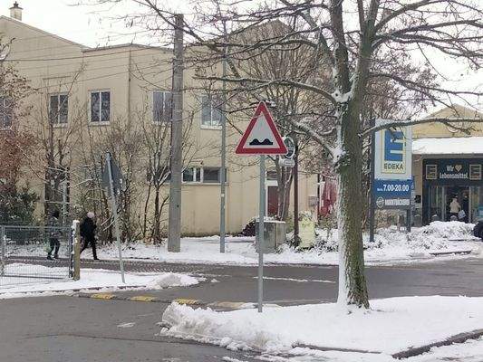 Einkaufsmöglichkeit ca. 120m