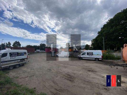 Befestigte Freifläche 2