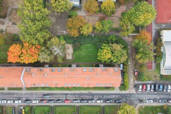 Luftbild Gebäude und Grundstück