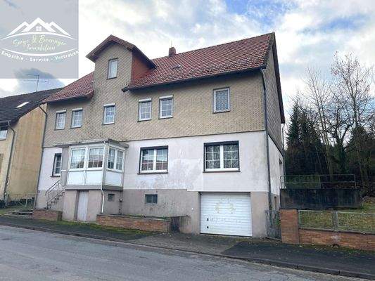 Hausansicht mit Garage I