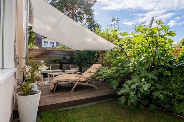 Sun terrace with privacy