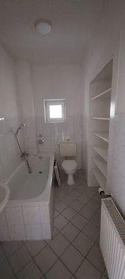 Bad mit Badewanne.jpg