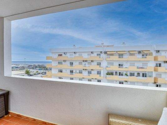 Cluttons Algarve - Immobilien - Apartment T2 Quarteira - Meerblick - Balkon
