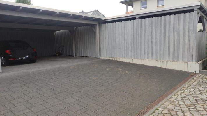Carport mit Stellplatz davor