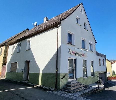 Seitlicher Eingang Gewerbe und Wohneinheit