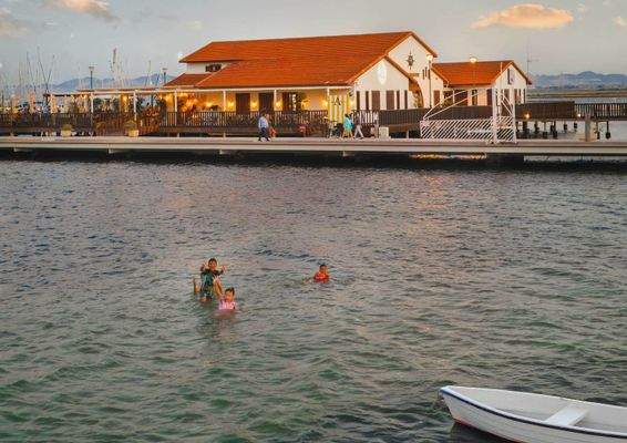 Iconic Apartment Garden_entorno-alcazares-3