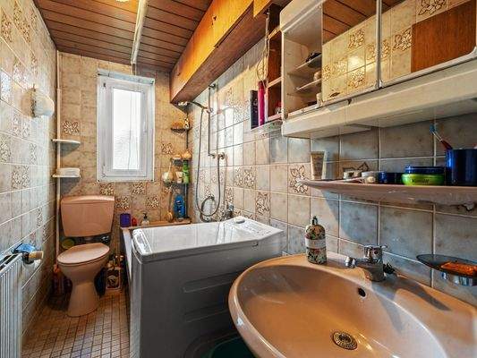 Badezimmer mit Badewanne