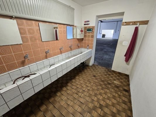 Waschraum Halle EG