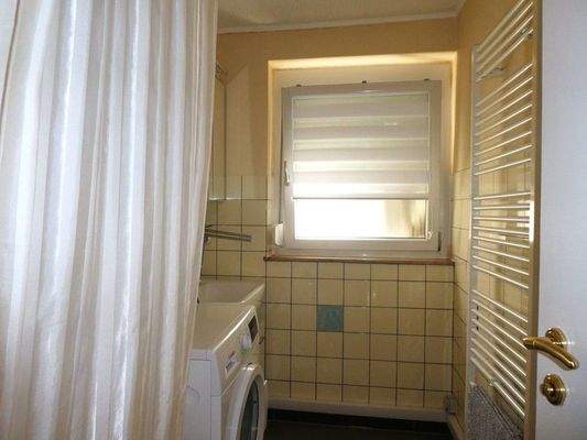 W 1. OG rechts Tageslichtbad