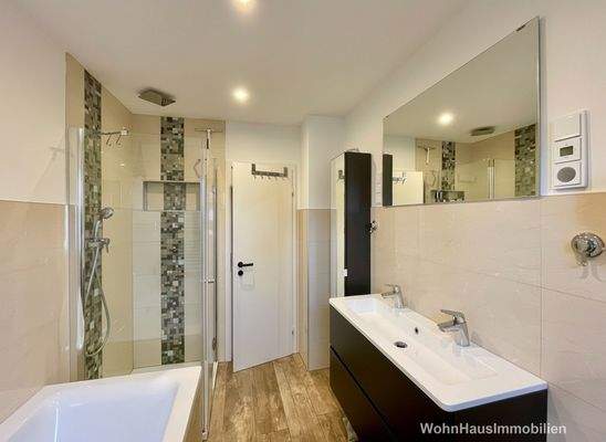 Badezimmer  Dachgeschoss