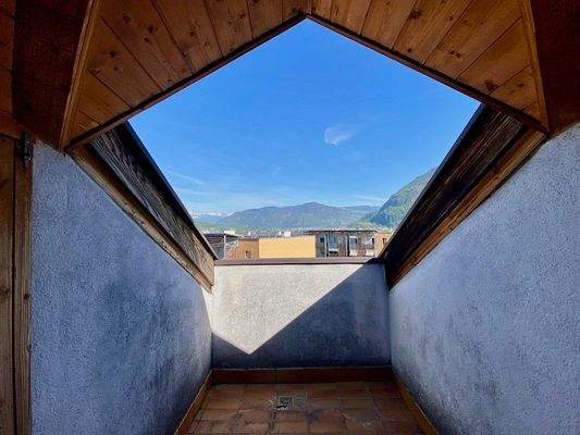 Leifers-Laives-4-Zimmer-Wohnung-quadrilocale-Leifers-Zentrum-Laives-Centro-mit-Garten-con-giardino-zwei-Stöcke-due-piani-Balkon-balcone-Bozen-Umgebung-bolzano-verkaufen-vendesi