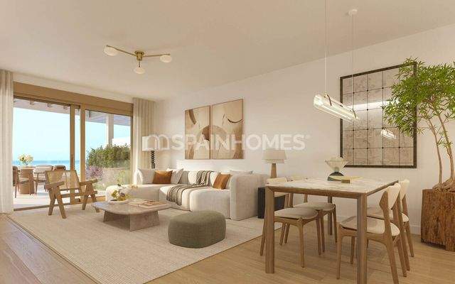 Sea-View Flats with Premium Amenities in Torremolinos