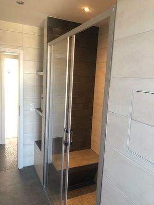Bad mit Dusche inkl. Sitzecke