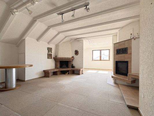 Dachgeschoss (ehemaliger Showroom für Holzöfen)