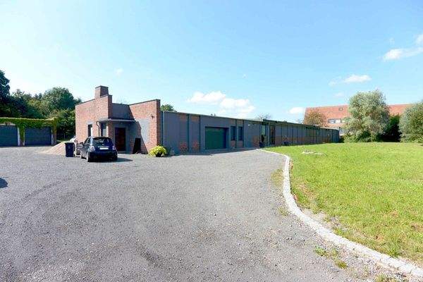 3  mit großem Innenhof