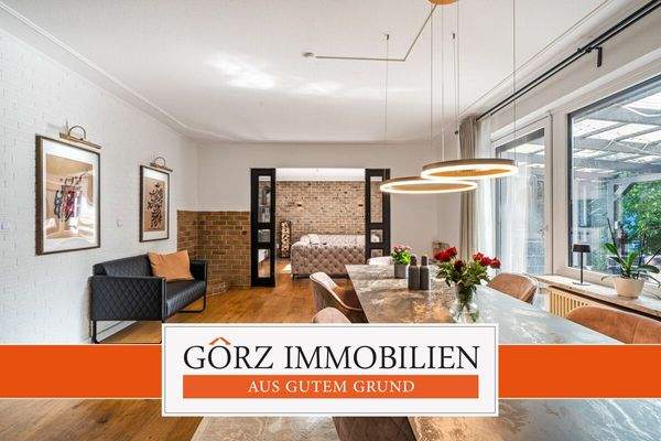 Essbereich mit Durchgang zum Wohnzimmer