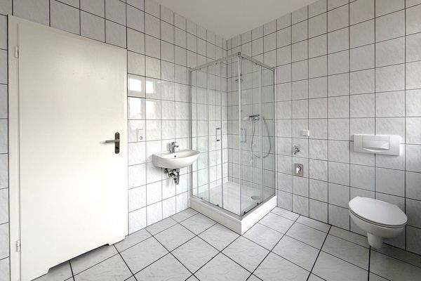 Badezimmer mit Dusche(1. OG)