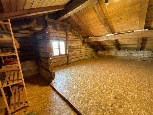 Dachgeschoss teilausgebaut