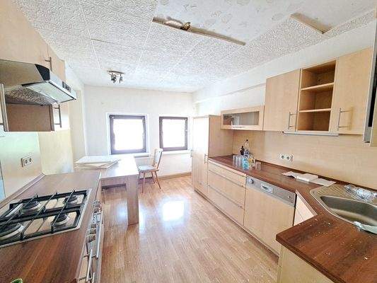 1. OG - Küche mit Einbauküche