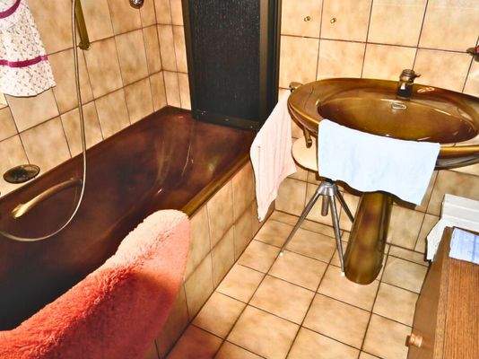 Badezimmer im Erdgeschoss