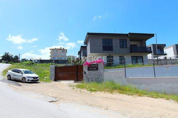Detached Villa with Pool in Nilüfer Gümüştepe