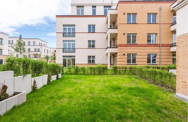 Westterrasse und Garten