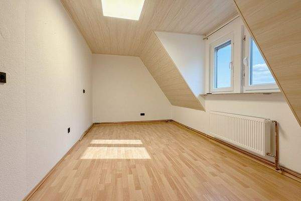 Kinder- oder Schlafzimmer II im Dachgeschoss