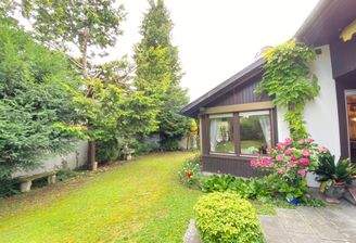 Grünanlage zur Straßenseite