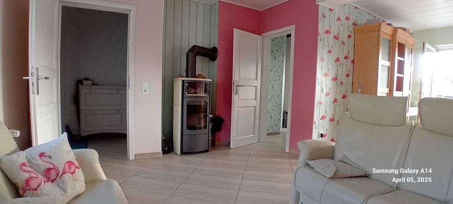 Wohnzimmer mit Kamin.jpg