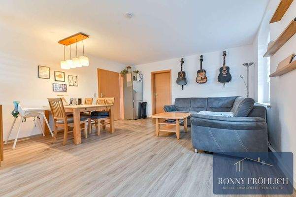 Wohnzimmer mit Essbereich