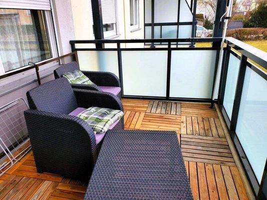 Neuer, großer Balkon/Loggia