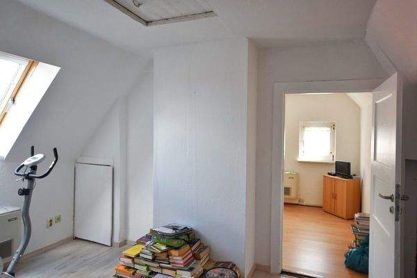 zwei Zimmer im Dachgeschoss