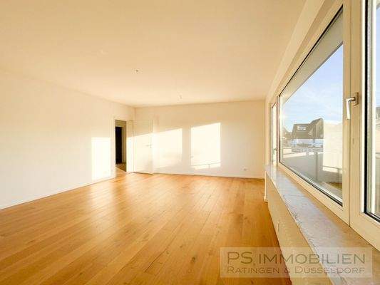 Wohnzimmer mit Balkonzugang